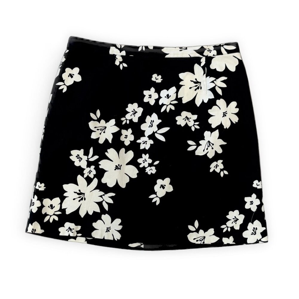 18 Vintage Floral Patterned Skirt